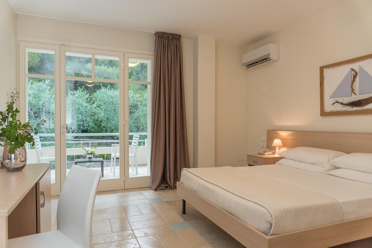 Baia Dei Mergoli Hotel Матината Екстериор снимка